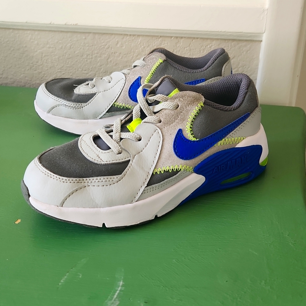 Boys Nike Airmax No tie laces 1y
